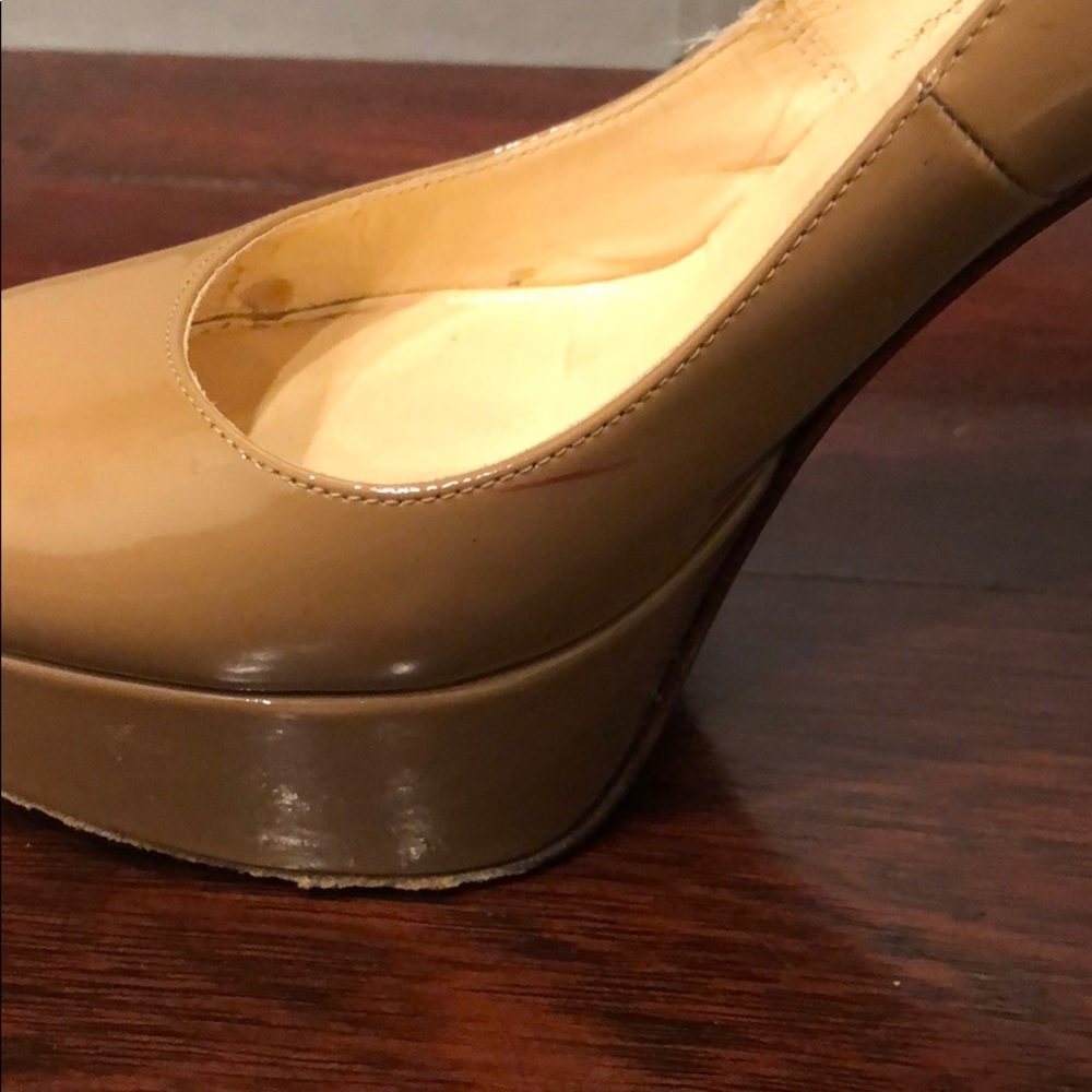 Christian Louboutin patent leather pumps/heels - Picture 7 of 8